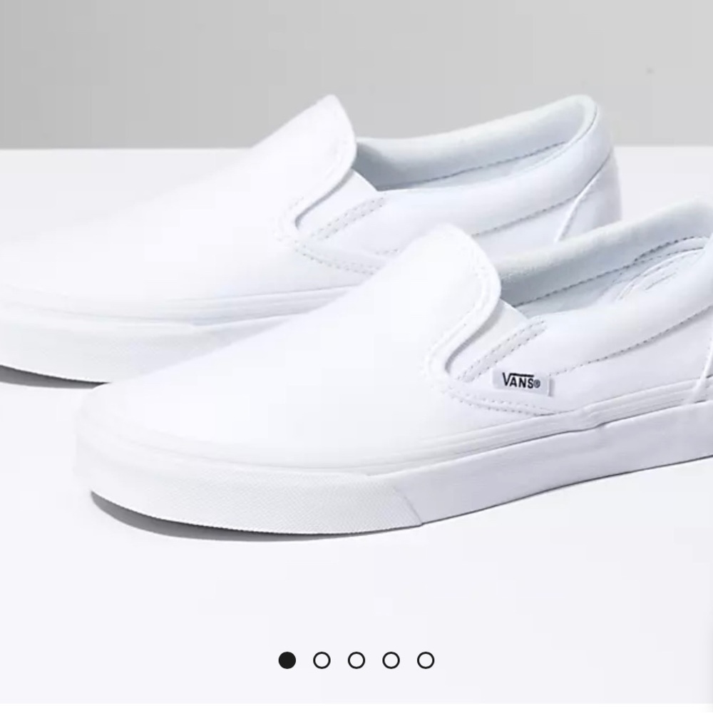 Size 8.5 smoke free, pet free home. Worn once. Too small for me.